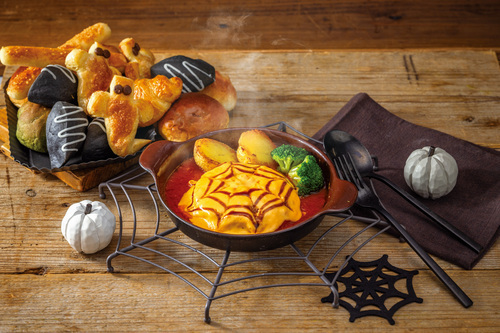 ガーリックトマトソースのハロウィンハンバーグ